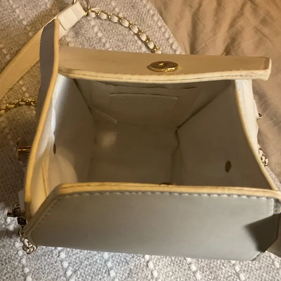 Purse - Picture 3 of 3